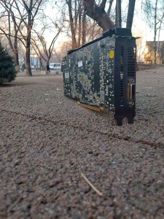 Видеокарта RX 570 8 ГБ