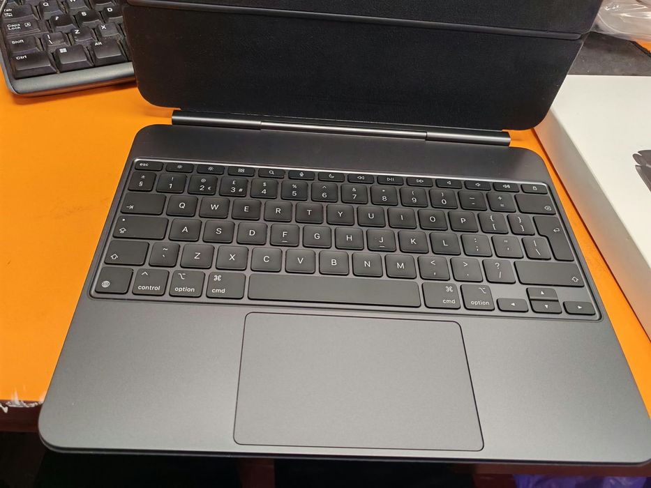 Tastatură Apple Magic Keyboard IPad Pro 13”. (M3/M5) Black
