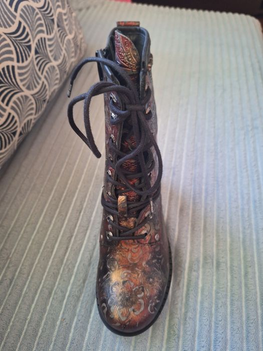 Дизайнерска дамска бота