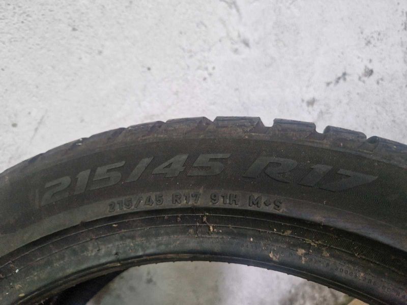 1 брой Pirelli R17 215/45/ 
зимна гуми 
DOT3918