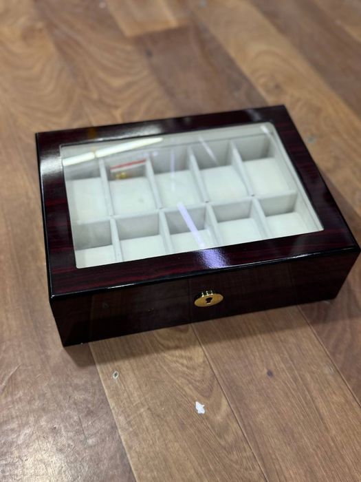 Шкатулка для часов и украшений для хранения