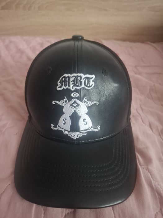 MBT шапка към нея върви и албум на БЛИЗНАЦИТЕ