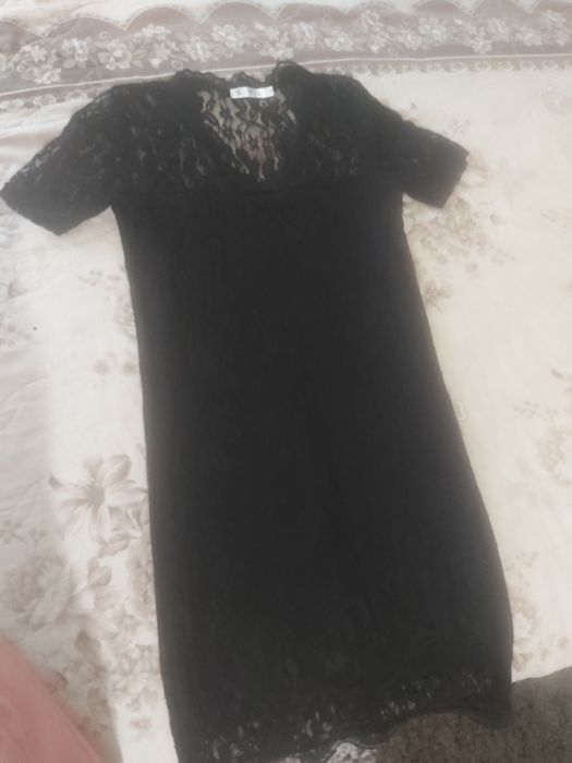 Къса черна рокля
