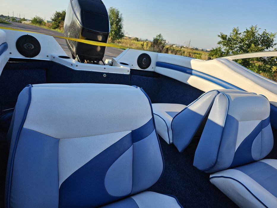 Vând barcă Bayliner