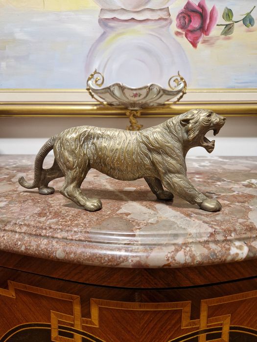 Прекрасна антикварна английска бронзова фигура статуетка скулптура
