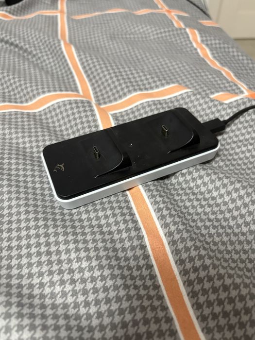 Vand ps5 digital cu 2 manete