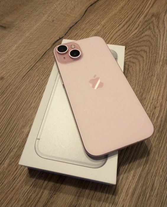 iPhone 15 Roz – 128 GB – Stare foarte bună