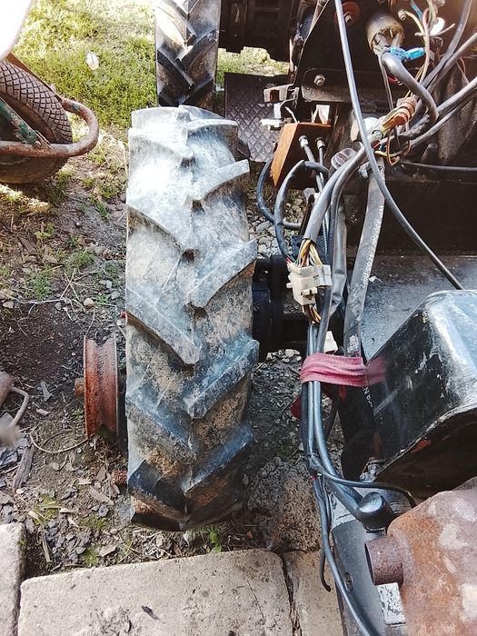 Tractoras articulat mab
