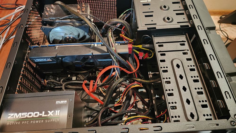 Компютри с монитори и мултифункционално устройство