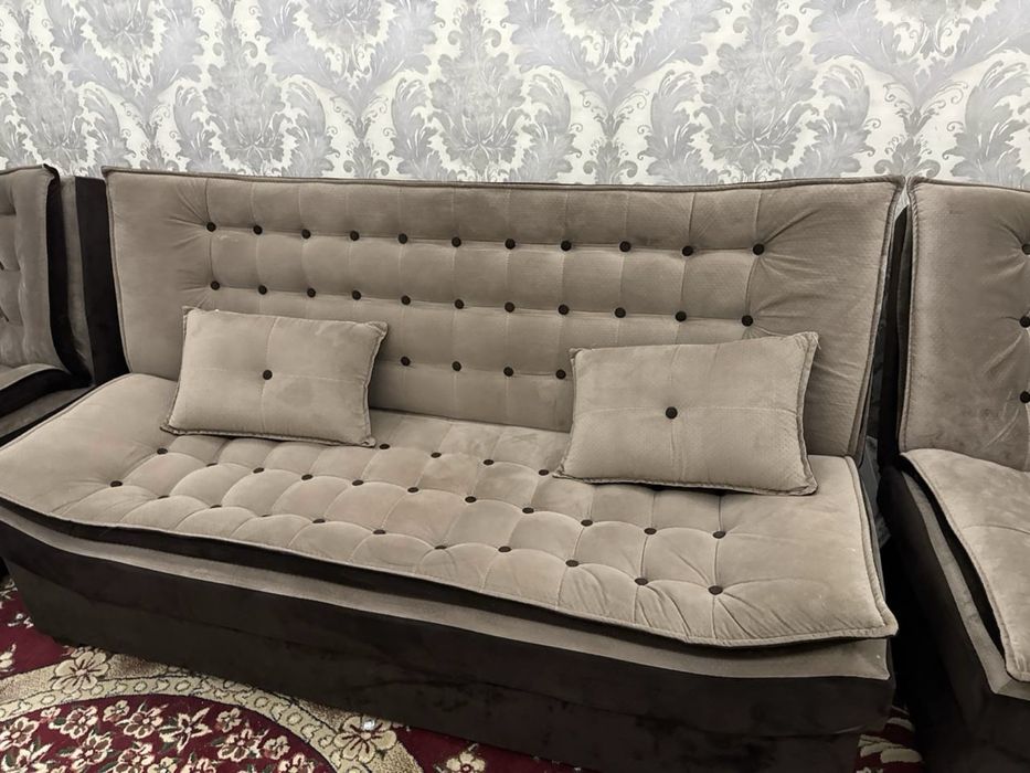 ПРОДАЕТСЯ Диван и кресла