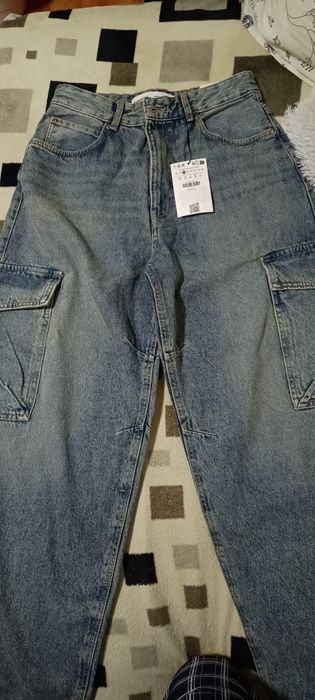 Vând blugi Cargo skater fit cu efect prespălat