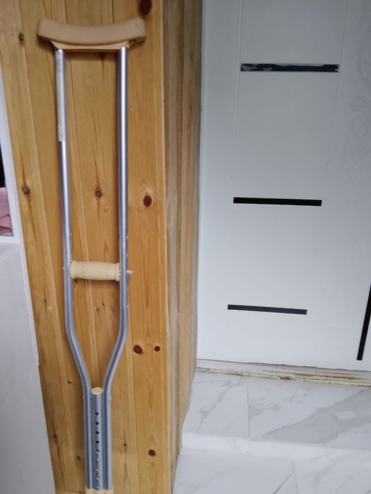 Продам костыли и ходунок