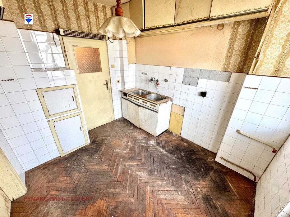 Тристаен апартамент за продажба кв. Широк център