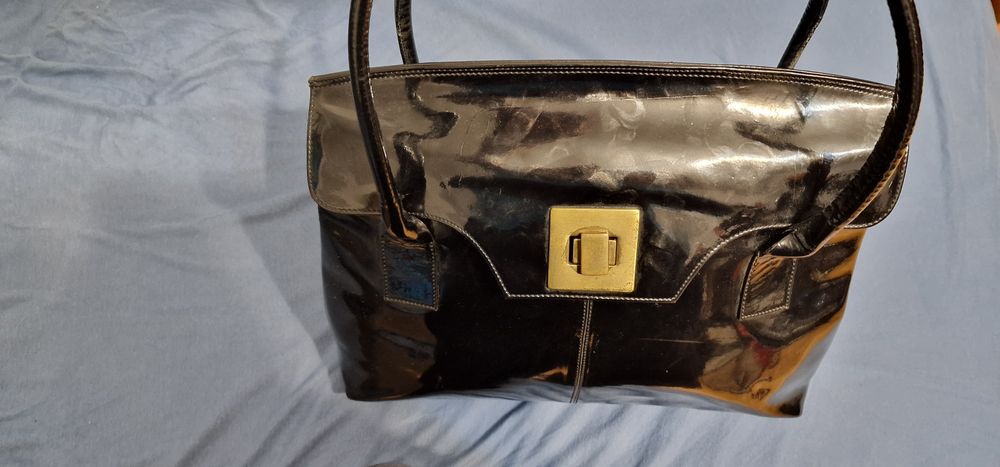 Geanta de dama din piele lacuita