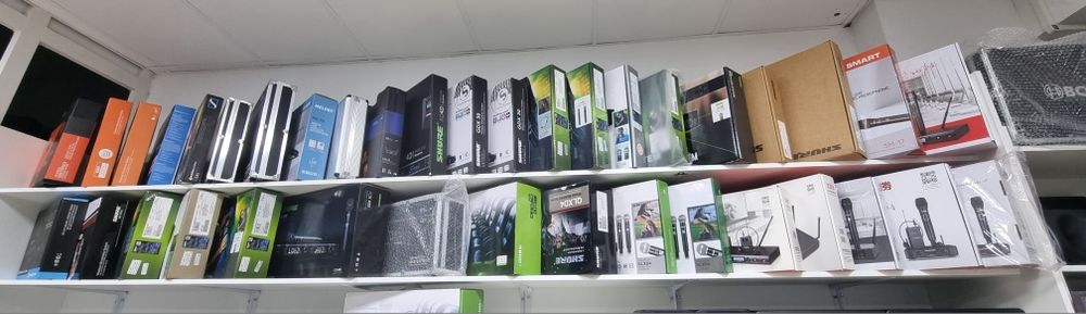 Радиомикрофоны..SHURE,TAKSTAR