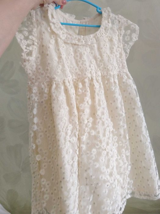 Продам  три детских платья на 4-5-6лет