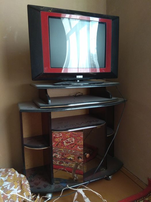 Televizor supra va pastafkasi