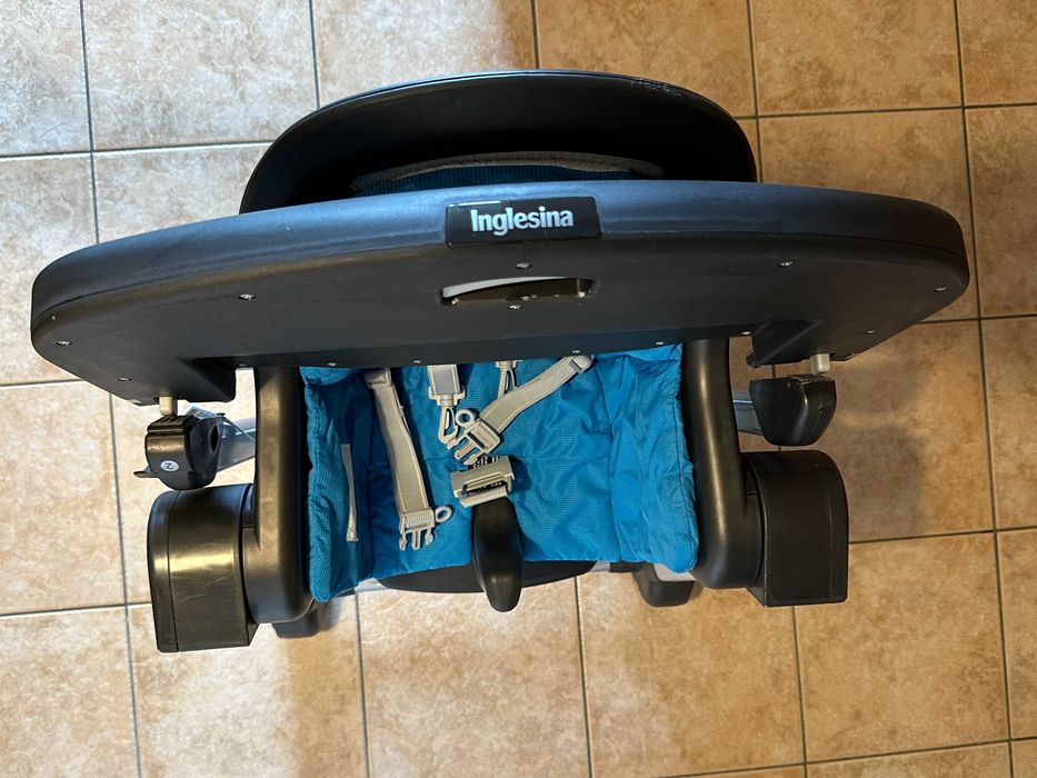 Scaun de masa INGLESINA Zuma culoare Light Blue cu cadru gri, stare excelenta!