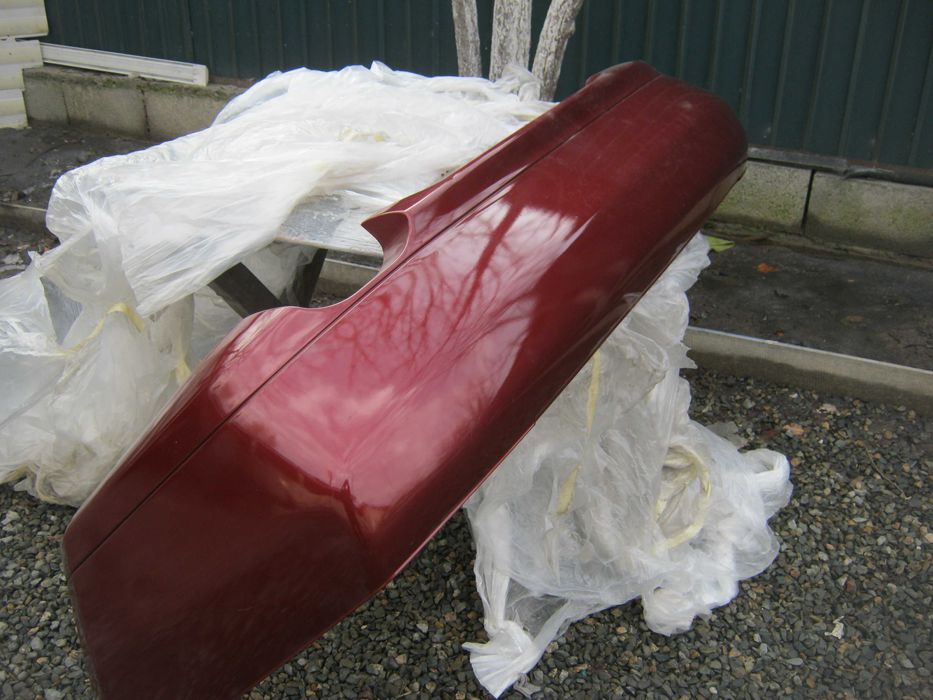 продам задний бампер на митцубиси каризма