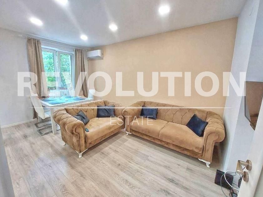 Дава се под наем Тристаен апартамент в Варна, Център - 91 кв.м за 947.58 € - Снимка #1