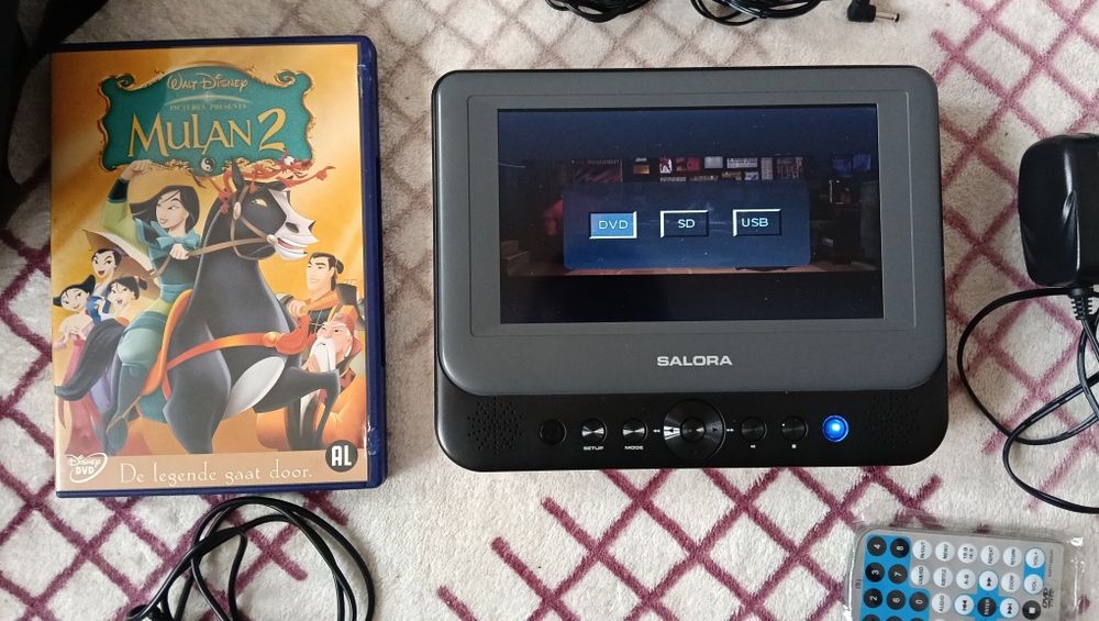 Преносими DVD плейъри аксесоари и много дискове с анимации