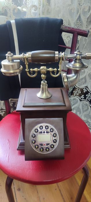 Телефон в стиле ретро продам