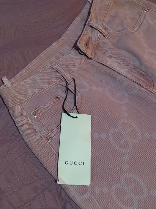 Blugi Gucci, noi cu eticheta
