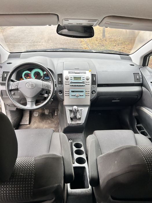 Тойота Корола Версо.D-4D. 177к.с.На!части!Toyota corolla verso 2.2.D-4