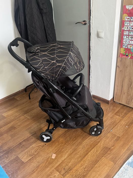 Продам прогулочная коляска легкая