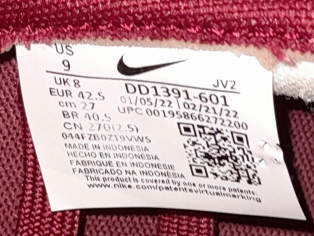 Se vinde NIKE DUNK LOW Retro