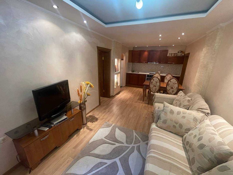 Продава се Тристаен апартамент в Бургас, Лазур - 110 кв.м за 2273 €/кв.м - Снимка #13