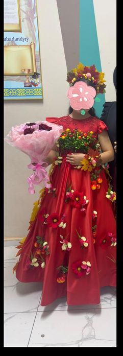 Продам платье к осеньному балу.