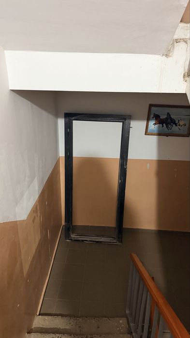 Продам входную дверь