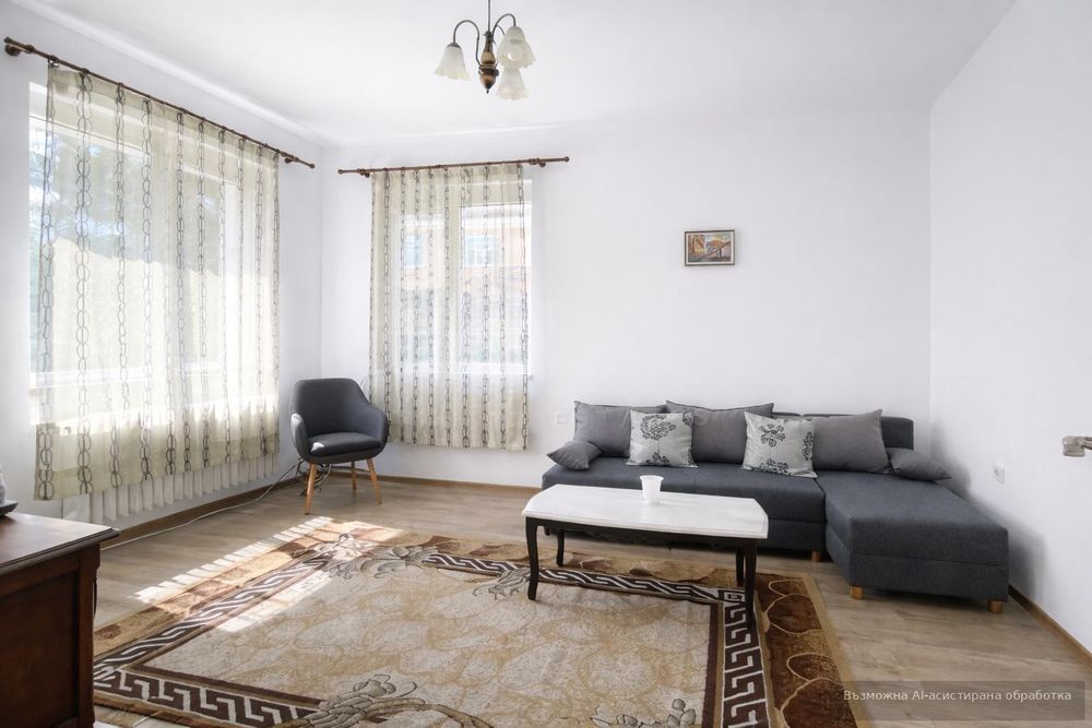 Тристаен апартамент под наем в Център