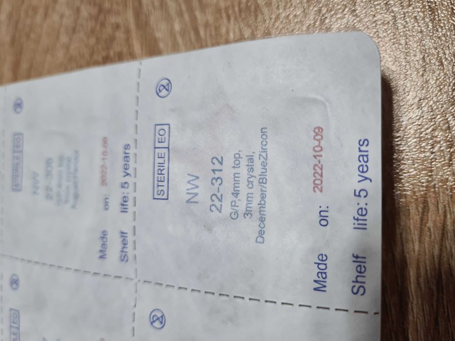 Обеци Медицинско злато за пробиване на уши една дозин 12 комплекта 4мм