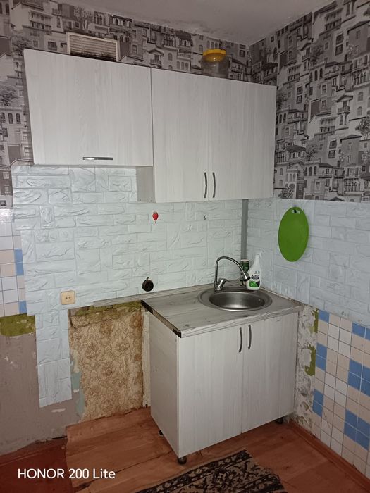 Продам кухонный. Б/У.