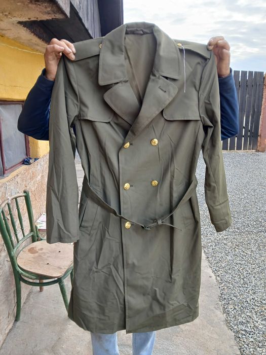 Vând haine militare