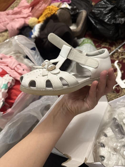 Отдам даром книги обувь детская куртка