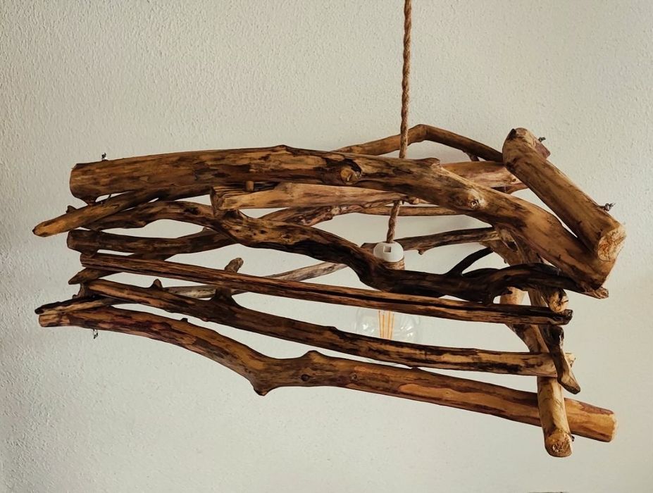 Ръчно направен дървен  полилей