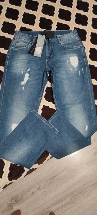 Blugi pentru bărbați mărimea 34 și 36