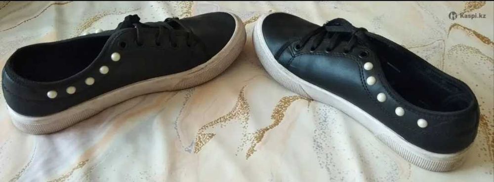 Спортивные кроссовки 37 разм.