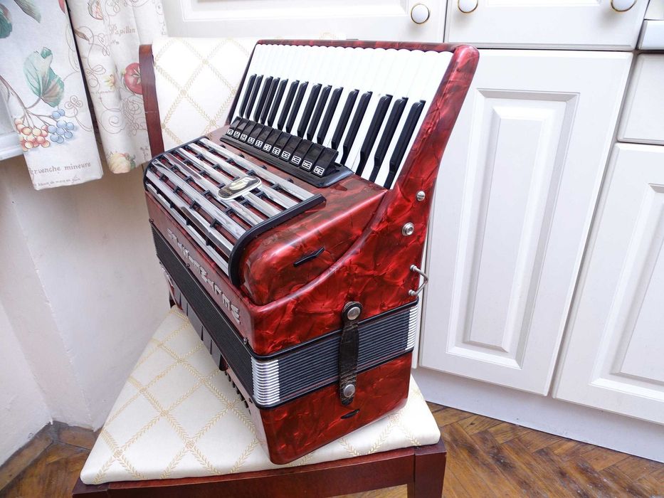 Акордеон Велтмайстер Консона 96 баса
