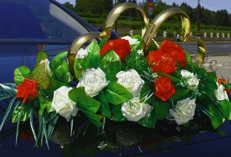 Aranjament floral masina sau masa miri