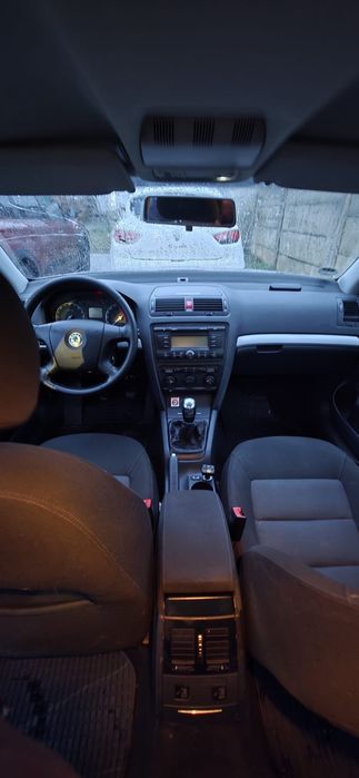 Vând Skoda Octavia II