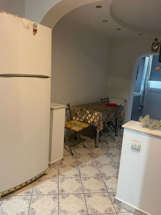 Inchiriez ap 2 camere zona centrala  mobilat  si  utilat    solocit seriozite PRETU ESTE  DE  300. DE EURO   + 300  EURO  GAR   EXCLUS  INTERMEDIARI