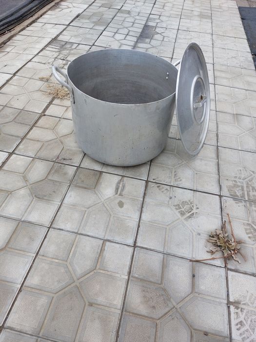 Продаётся кастрюля с крышкой