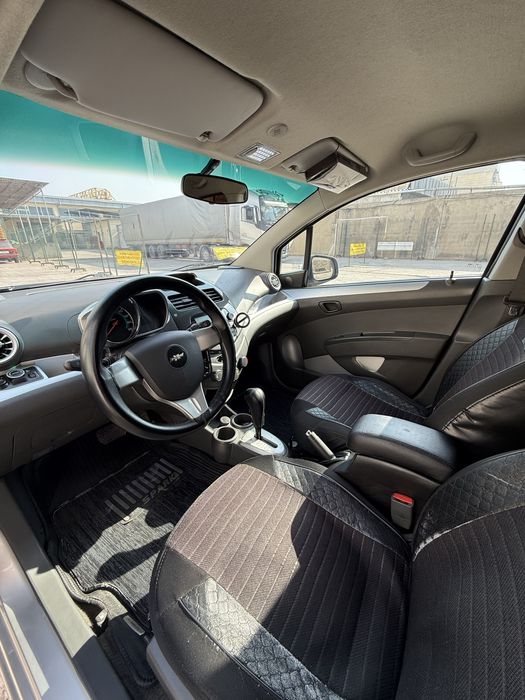 Продаю свой Серебристый Chevrolet Spark 1.25 (4-позиция) 2020 г.