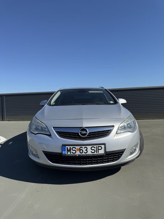 Opel Astra J Sport Tourer 2011 – 2.0 CDTI