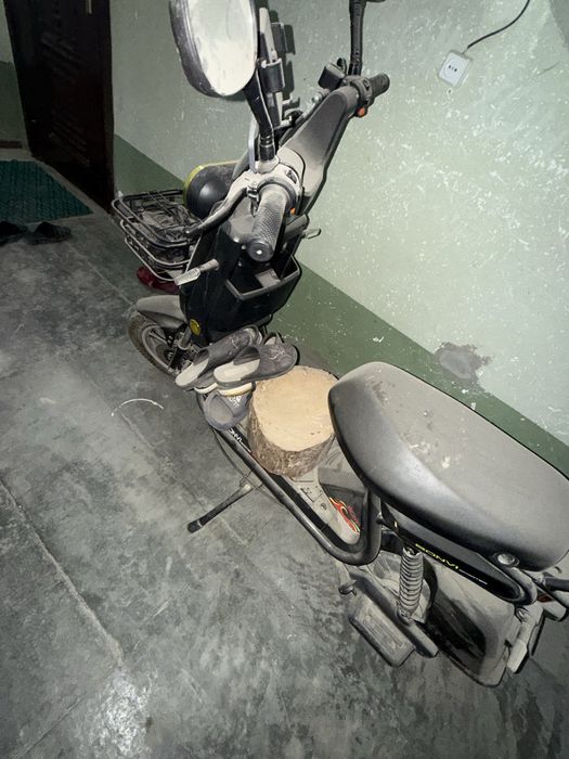 Skuter 6 ta akumlatorlik narxini yana kelishamiz ustlari chang faqat