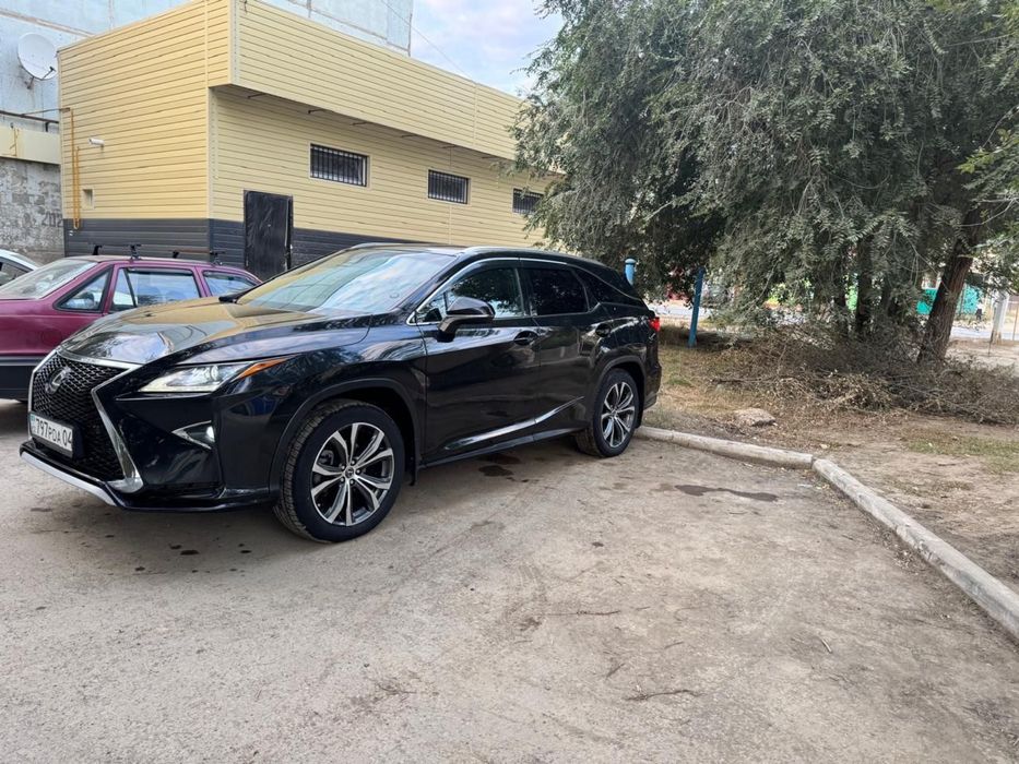 Продам машину Lexus RX 350